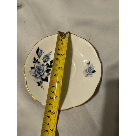 Royal Dover Tea Cup & Saucer Made In England Bone China Blue Roses Gold Trim VTG - Picture 3 of 4